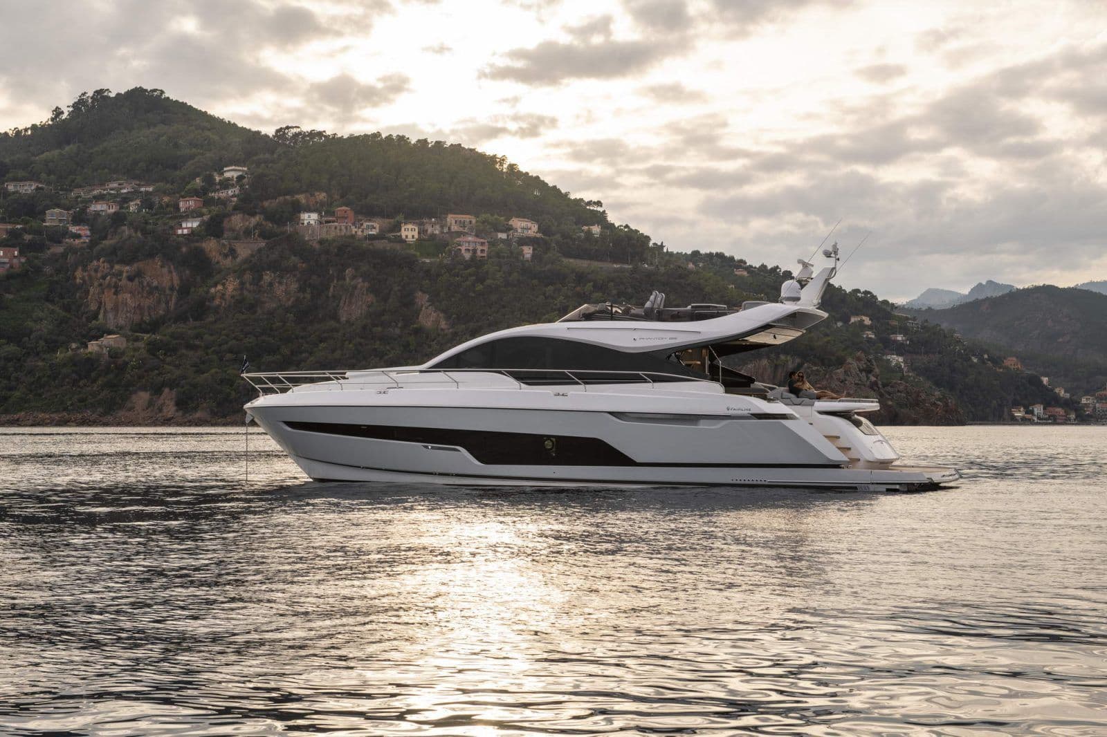 2022 Fairline Phantom 65