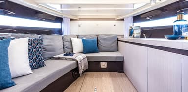 2019 Invictus Yacht GT320