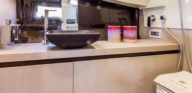 2022 Invictus Yacht GT320S