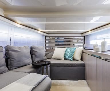 2018 Invictus Yacht GT370