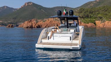 2023 Invictus Yacht TT420