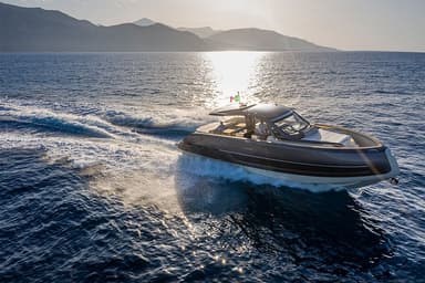 2020 Invictus Yacht TT460