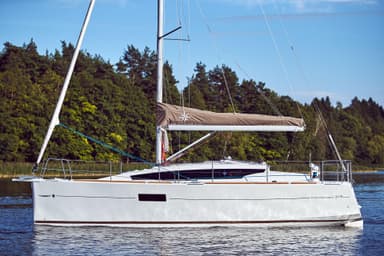 2017 Jeanneau Sun Odyssey 319