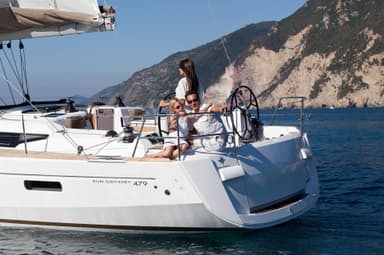 2015 Jeanneau Sun Odyssey 479 
