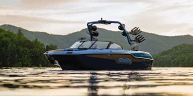 2021 Malibu Boats M220