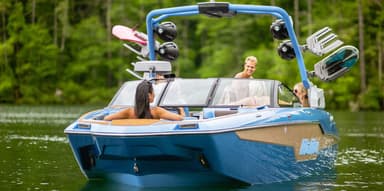 2021 Malibu Boats M220