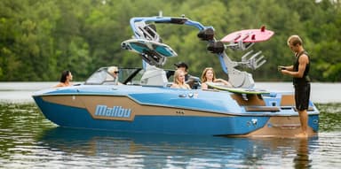 2021 Malibu Boats M220
