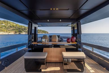 2022 Pershing Yachts GTX116