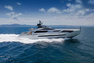 2016 Pershing Yachts 140