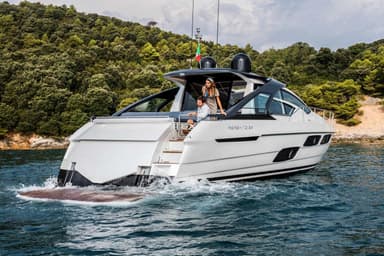 2016 Pershing Yachts 5X