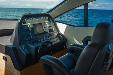 2010 Pershing Yachts 64