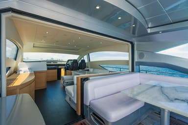 2010 Pershing Yachts 64