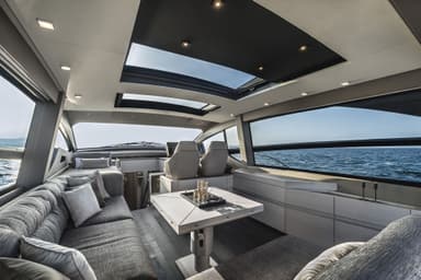 2019 Pershing Yachts 7X