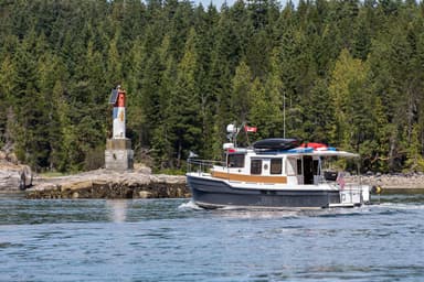 2022 Ranger Tugs R-31 Sedan