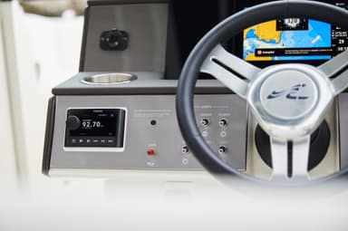 2022 Sea Ray SDX 270