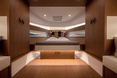 2020 Solaris Power 48 Lobster