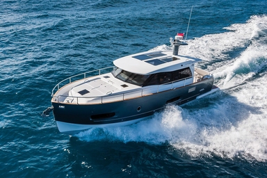 2013 Azimut Yachts Magellano 43 HT