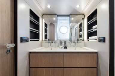 2003 Azimut Yachts 74 Fly