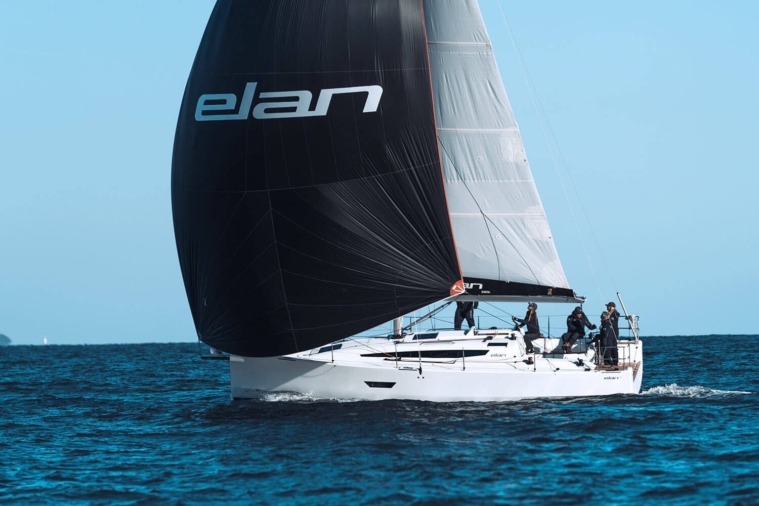 2016 Elan Yachts E4