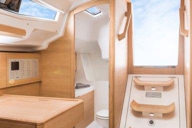 2016 Elan Yachts E3