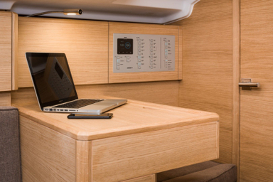 2016 Elan Yachts E3