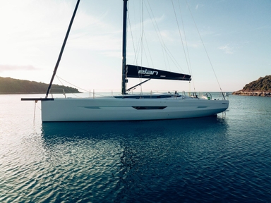 2017 Elan Yachts E6