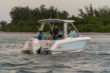 2022 Boston Whaler 240 Vantage