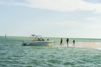 2022 Boston Whaler 240 Vantage