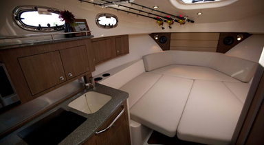 2018 Boston Whaler 315 Conquest