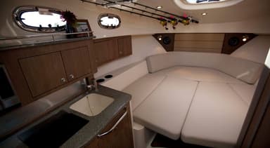 2018 Boston Whaler 315 Conquest