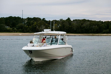 2022 Boston Whaler 320 Vantage