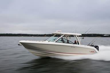 2022 Boston Whaler 320 Vantage