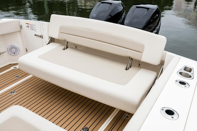 2022 Boston Whaler 320 Vantage