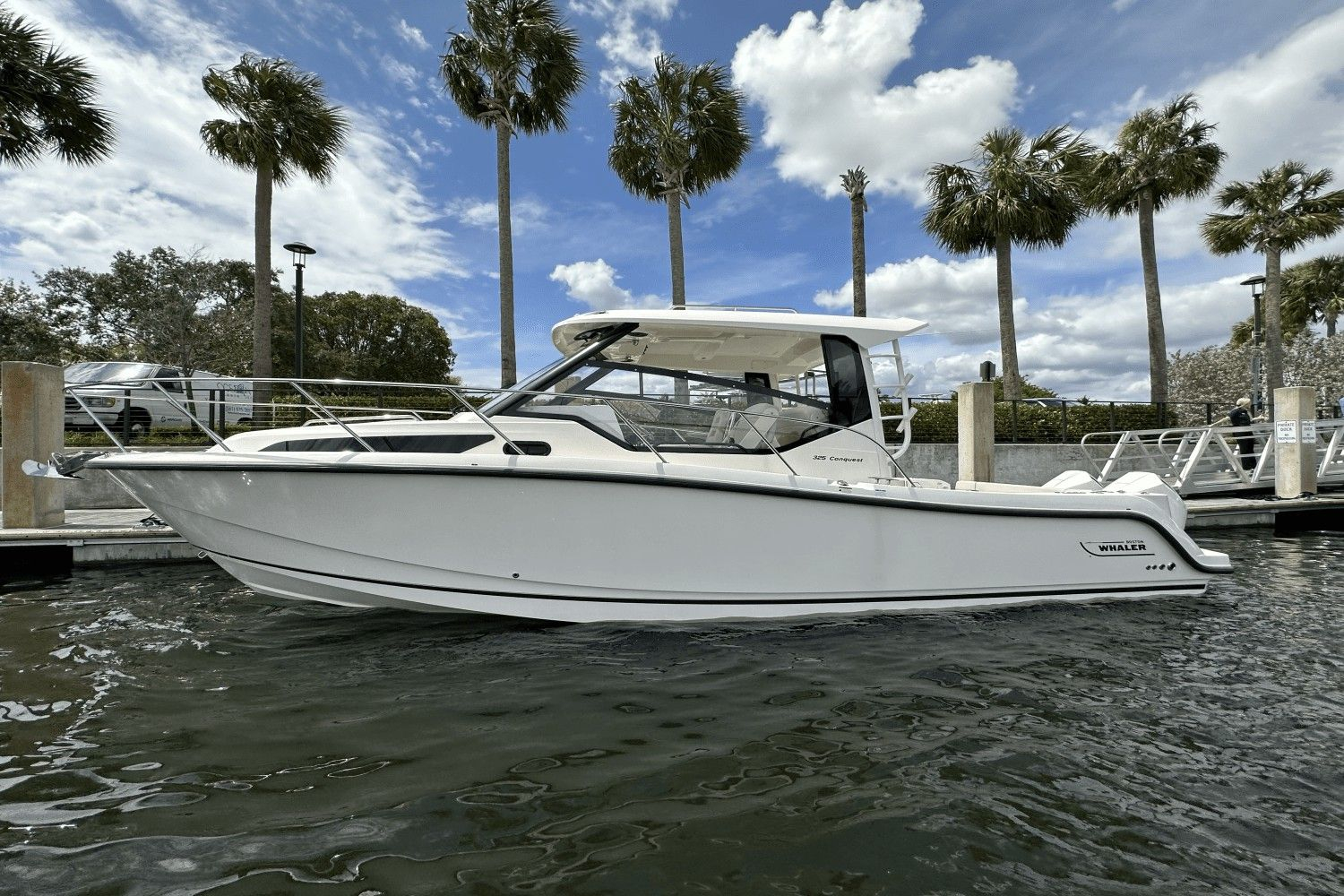 2022 Boston Whaler 325 Conquest