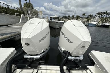2022 Boston Whaler 325 Conquest