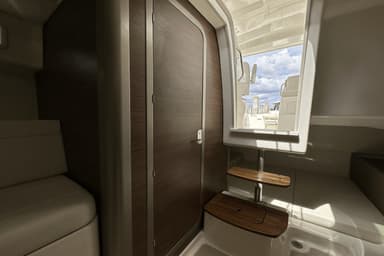 2022 Boston Whaler 325 Conquest