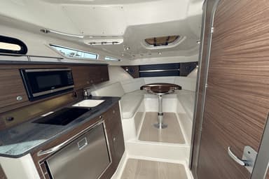 2022 Boston Whaler 325 Conquest