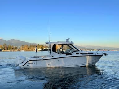 2023 Boston Whaler 325 Conquest Pilothouse