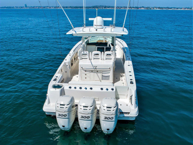 2014 Boston Whaler 370 Outrage
