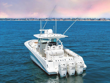 2014 Boston Whaler 370 Outrage
