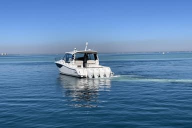 2022 Boston Whaler 405 Conquest