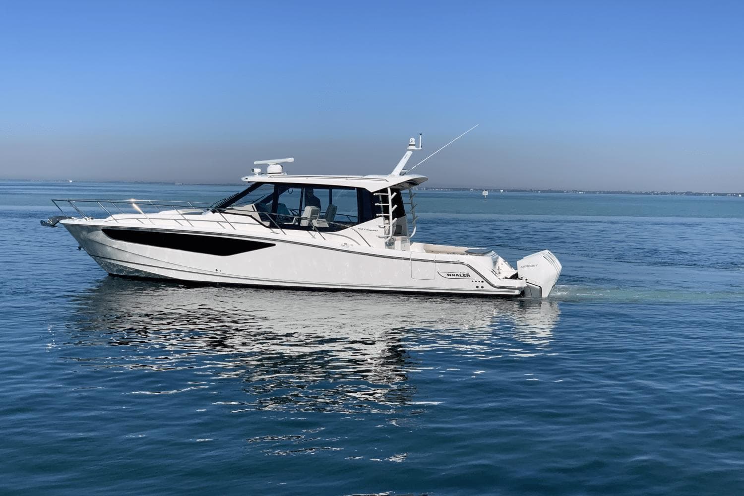 2022 Boston Whaler 405 Conquest