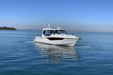 2022 Boston Whaler 405 Conquest
