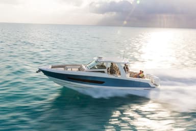 2022 Boston Whaler 420 Outrage