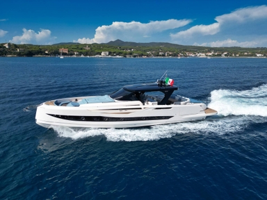 2022 Cayman Yachts 540WA