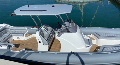 2022 Cobra Ribs Nautique Inboard 10