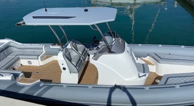 2022 Cobra Ribs Nautique Inboard 10