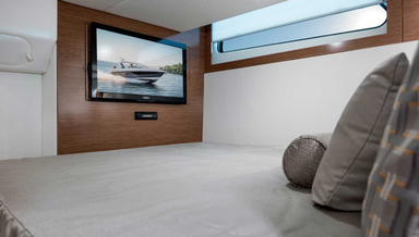 2021 Cruisers Yachts 39 Express Coupe