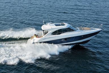 2014 Cruisers Yachts 45 Cantius
