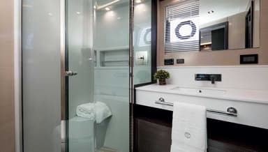 2021 Cruisers Yachts 60 Cantius